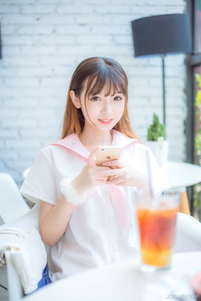 情愿让日子过得忙迫，也不要让日子过得无聊。——罗兰